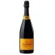Bottiglia di Champagne Veuve Clicquot Cuvée Réserve brut - vista frontale su sfondo neutro