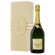 Bottiglia di Champagne Deutz Cuvée William Deutz 2013, etichetta oro, vista frontale