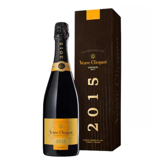 Bottiglia di Champagne Veuve Clicquot Vintage Brut 2015, etichetta dorata, vista frontale