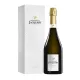 Bottiglia di Champagne Jacquart Blanc de Blancs 2015, vista frontale, etichetta bianca e oro, tappo oro