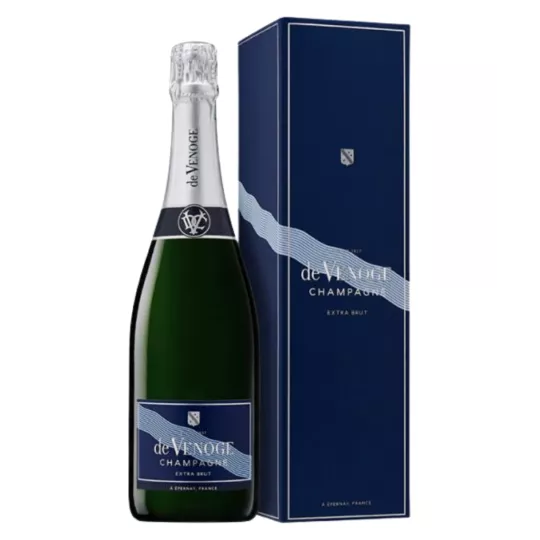 Bottiglia di Champagne Extra Brut De Venoge - un assemblaggio di Pinot Noir, Meunier e Chardonnay - basso dosaggio per un'esperi