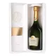 Bottiglia di Champagne Taittinger Comtes de Champagne 2013, vista frontale, etichetta bianca e tappo dorato
