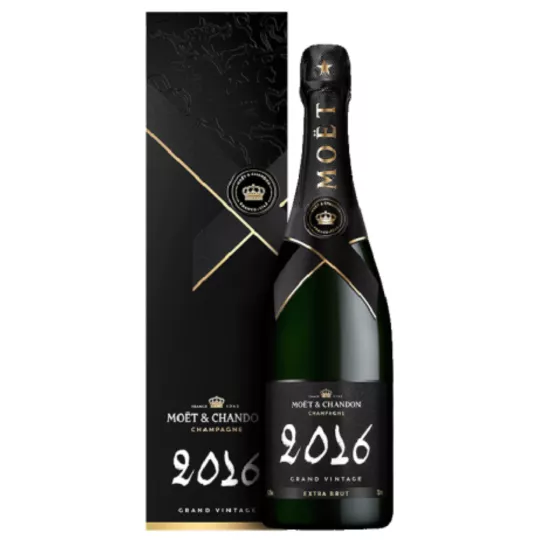 Bottiglia di Champagne Moët & Chandon Grand Vintage 2016, vista frontale