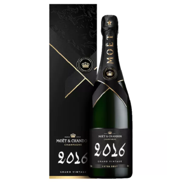 Bottiglia di Champagne Moët & Chandon Grand Vintage 2016, vista frontale