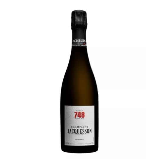 Bottiglia di Champagne Jacquesson Cuvée 748, vista frontale, etichetta bianca con scritte rosse