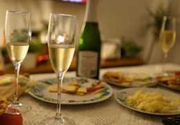 Abbinamenti culinari: quali piatti valorizzano uno champagne strutturato?