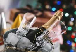Candele a Forma di Bottiglia di Champagne: Il Tocco Perfetto per Ogni Celebrazione